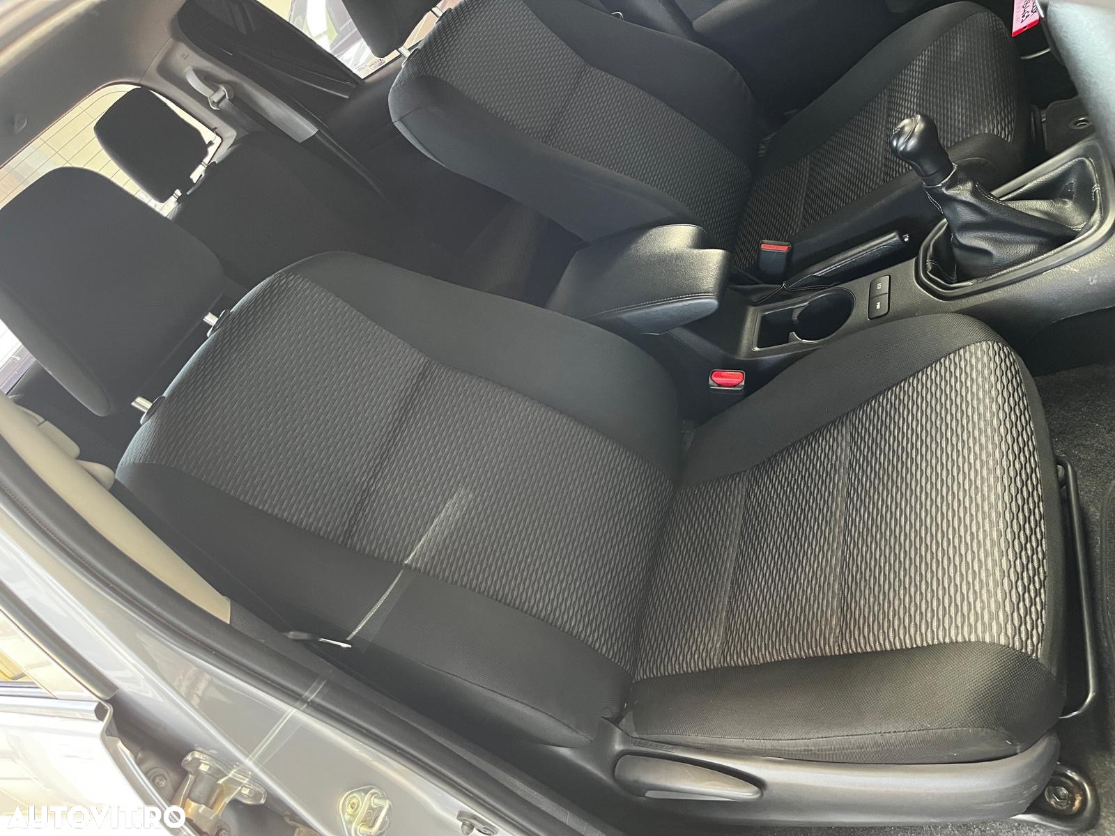 Toyota Hilux 2.4D 150CP 4x4 Double Cab 6MT Comfort - 20