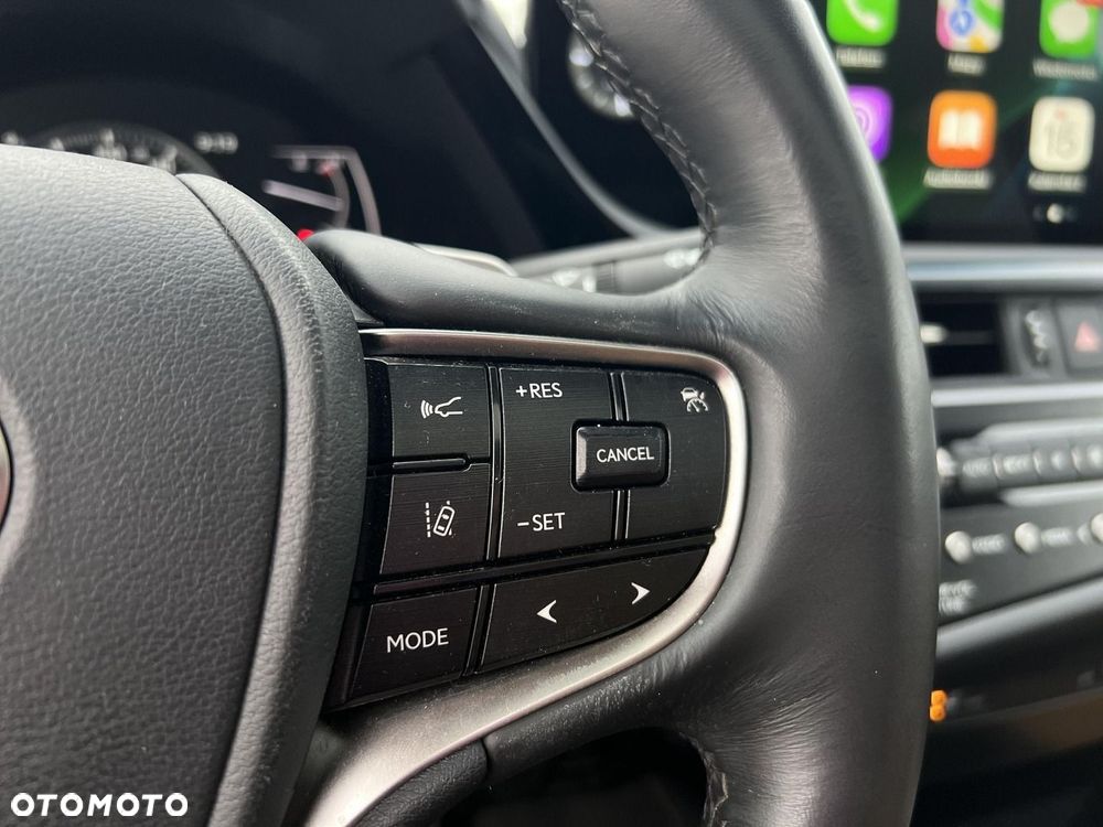 Lexus ES 300h Business Edition - 26