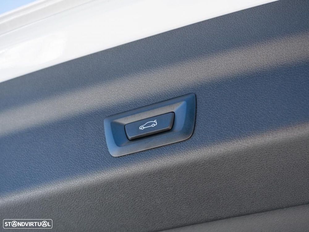 BMW iX1 eDrive20 - 16
