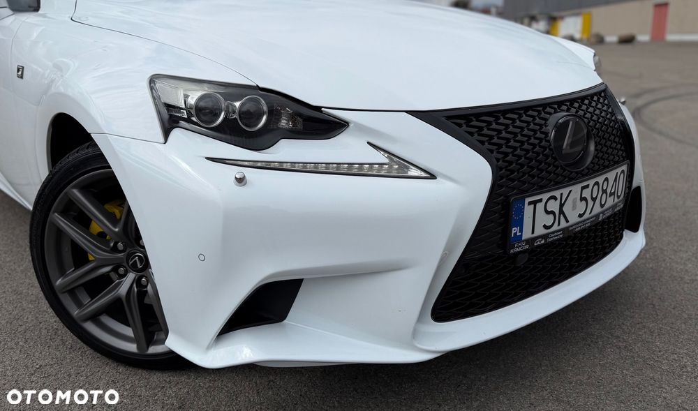 Lexus IS 300h F Sport - 10