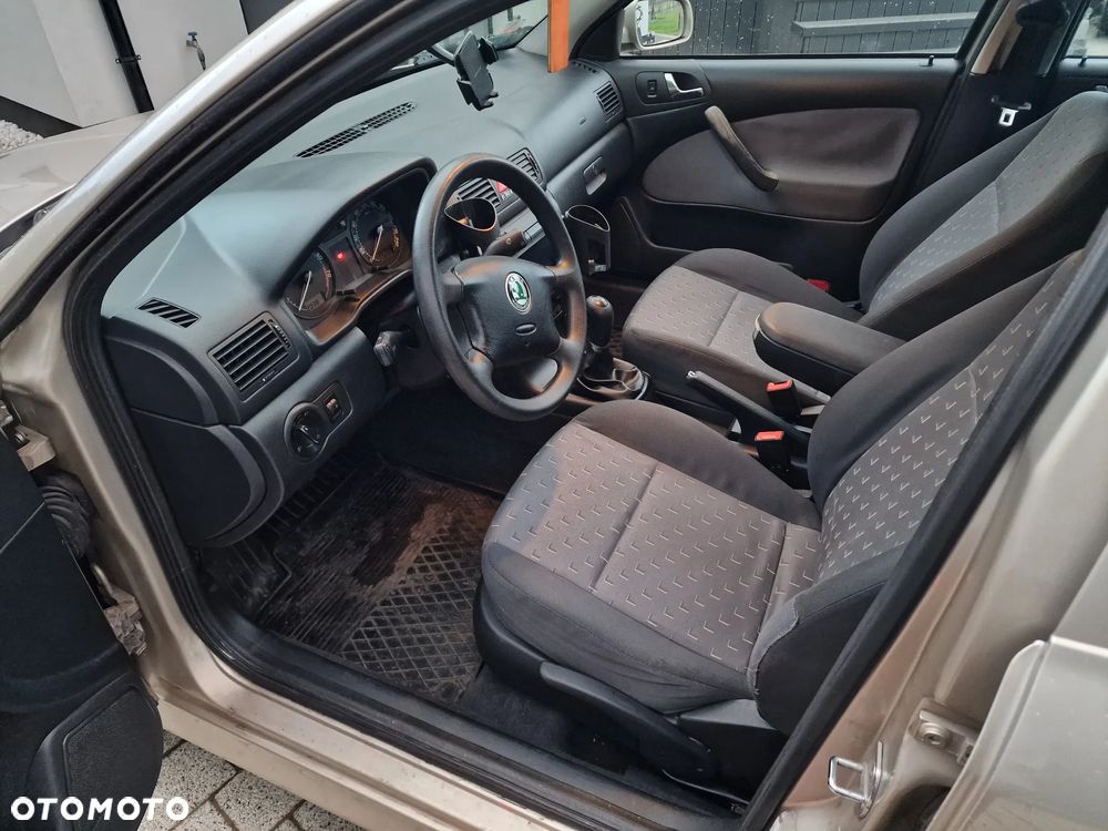Skoda Octavia 1.6 Tour - 7