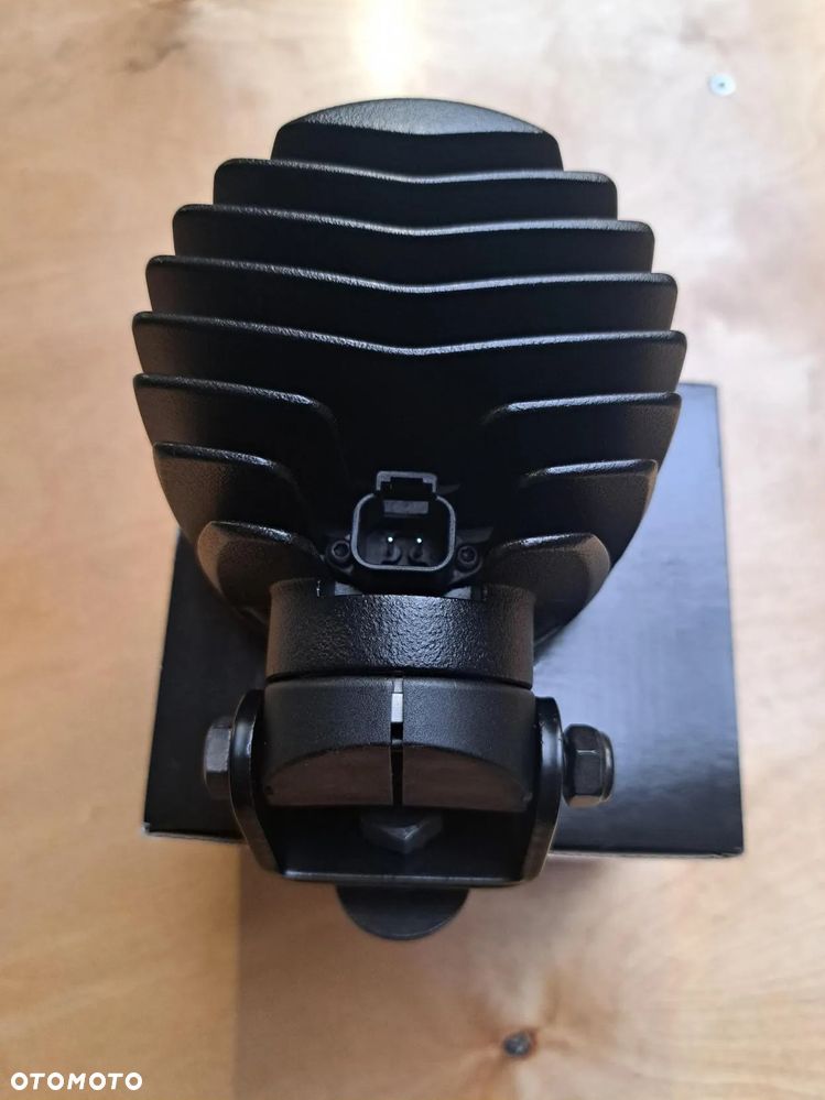 LAMPA ROBOCZ LED ZE SWIATŁEM ASYMETRYCZNYM PRAWA  NLP-031 TYRI D10 - 3