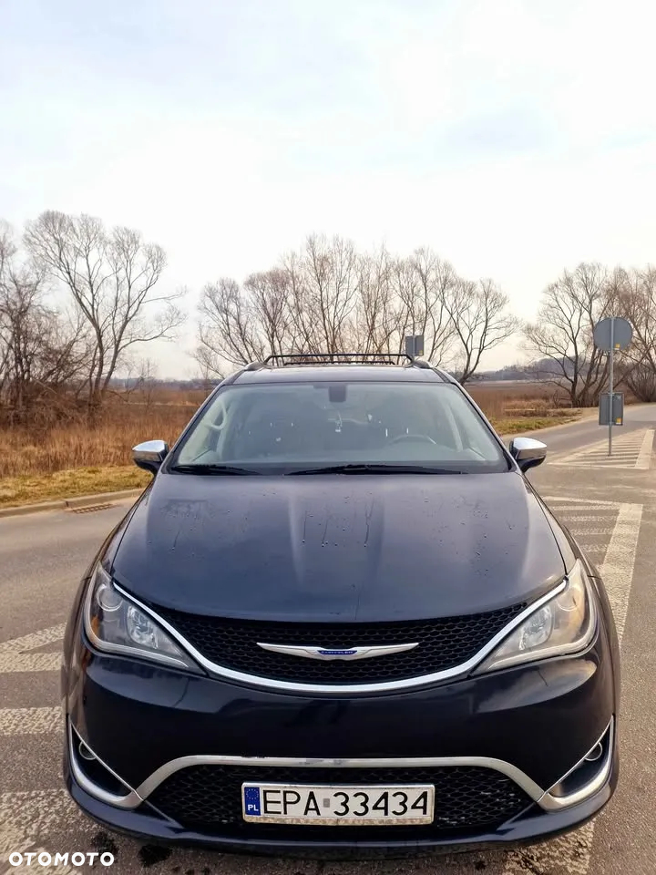 Chrysler Pacifica - 4