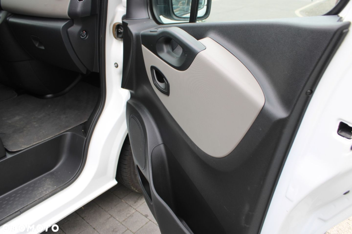 Renault TRAFIC - 24