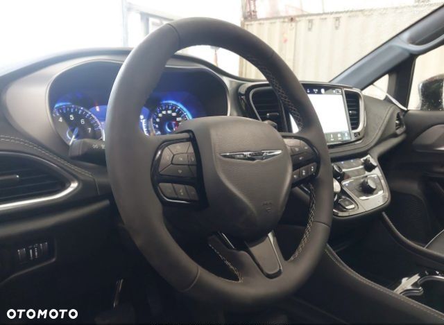 Chrysler Pacifica - 11