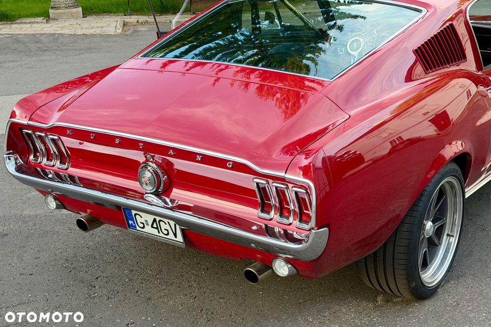 Ford Mustang - 31