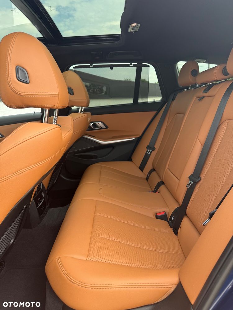 BMW Seria 3 318d Touring M Sport - 25