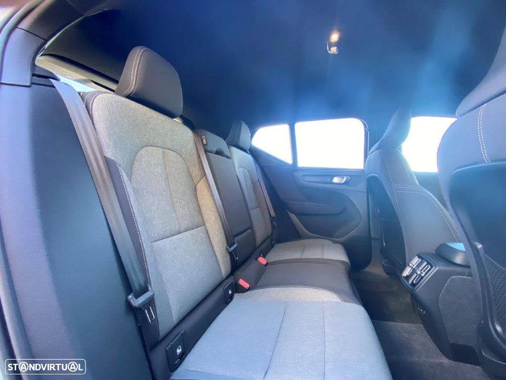 Volvo XC 40 2.0 B3 Black Edition - 12