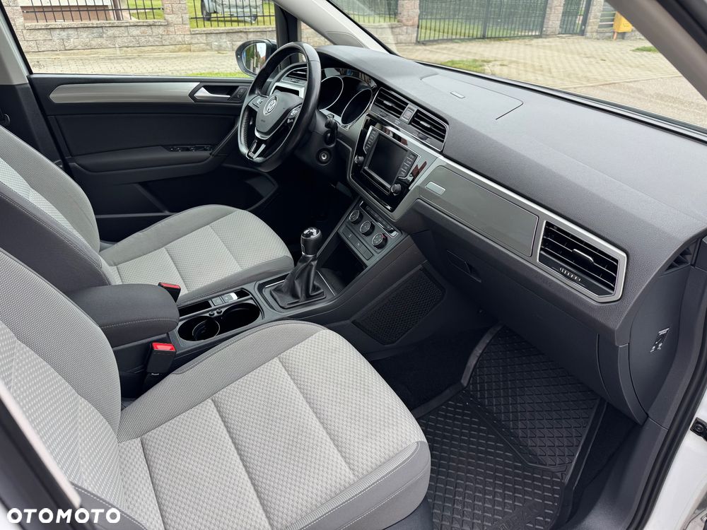 Volkswagen Touran 1.6 TDI SCR BlueMotion Technology Comfortline - 16