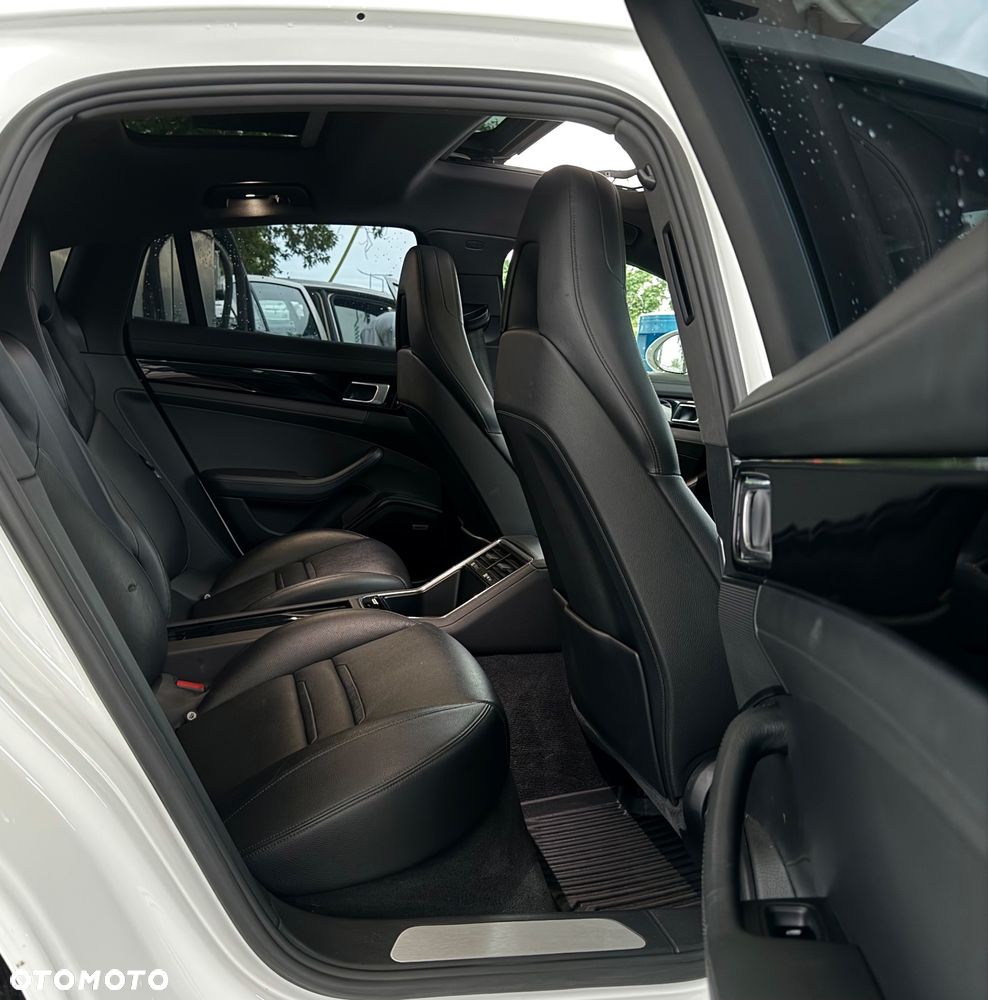 Porsche Panamera - 32