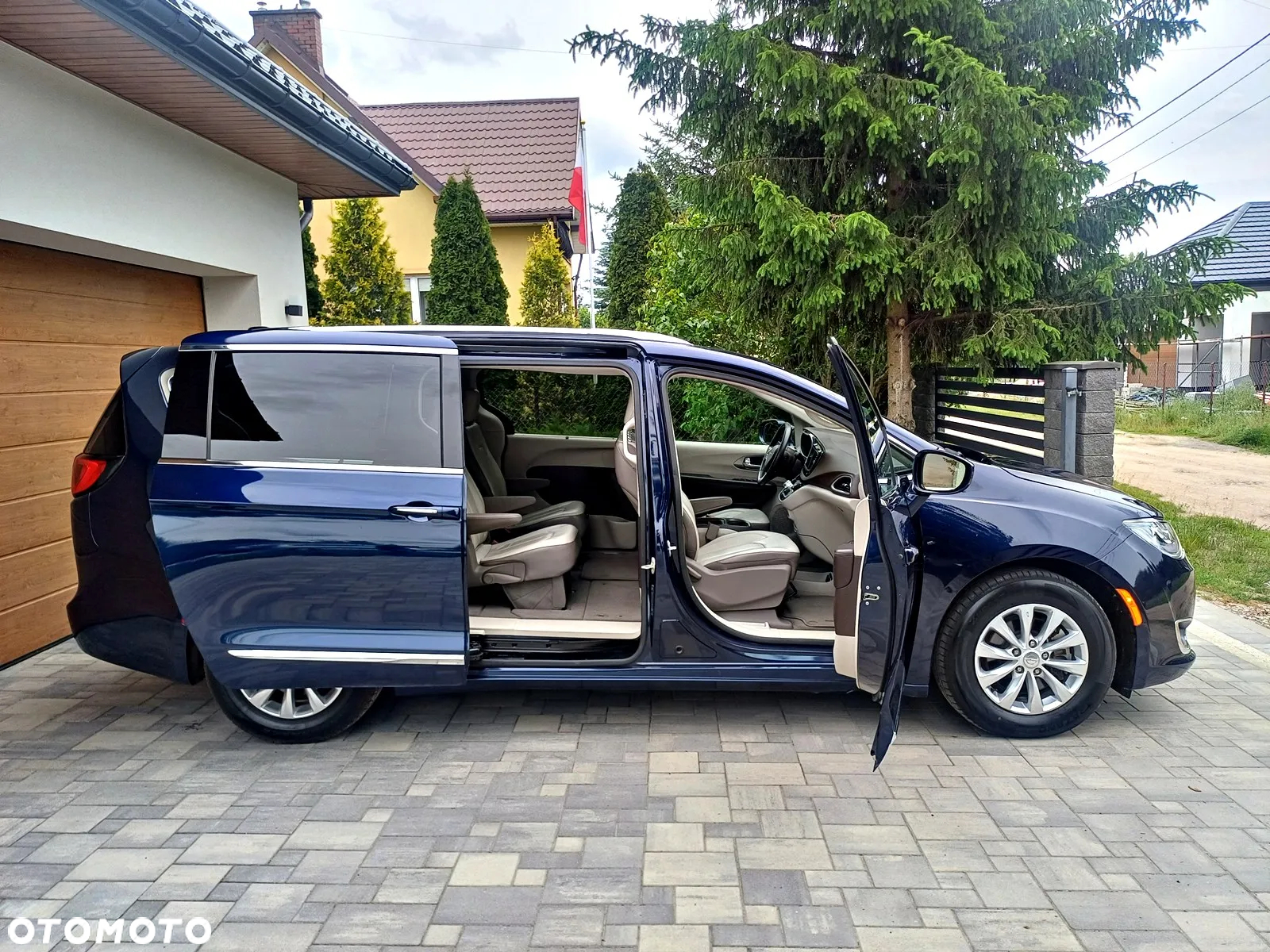 Chrysler Pacifica - 4