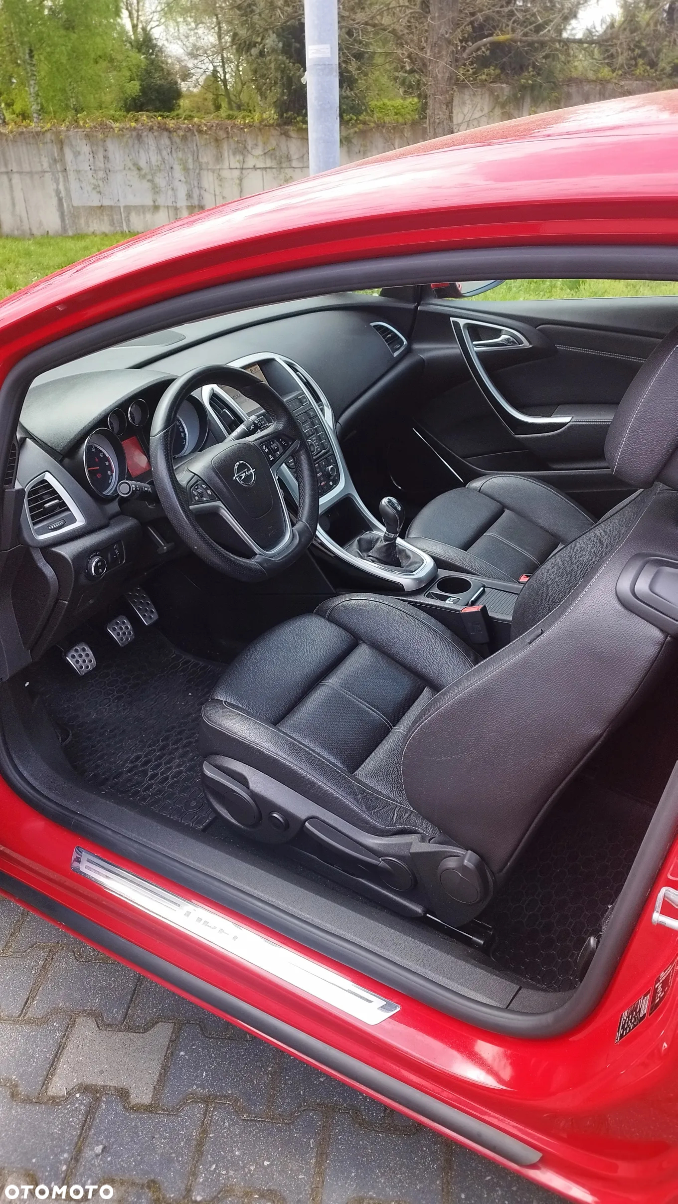 Opel Astra IV GTC 1.6 T Sport - 11