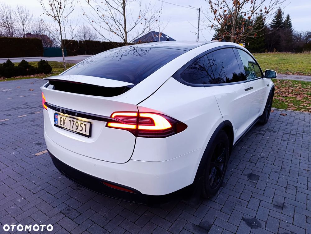 Tesla Model X - 19