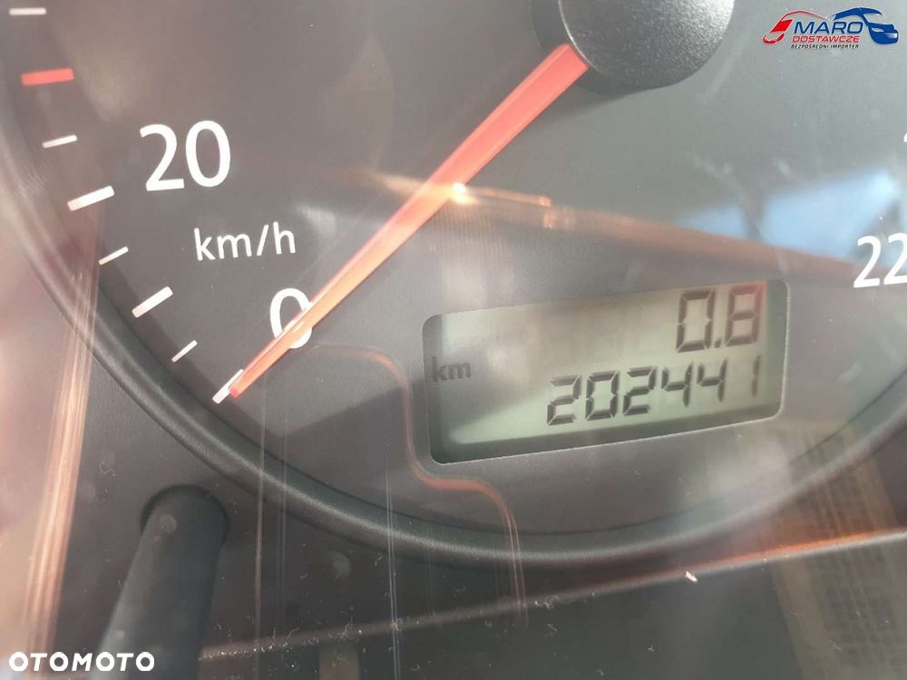 Volkswagen T5 LONG 9 OSÓB Z WINDĄ DLA NIEPEŁONSPRAWNYCH - 29