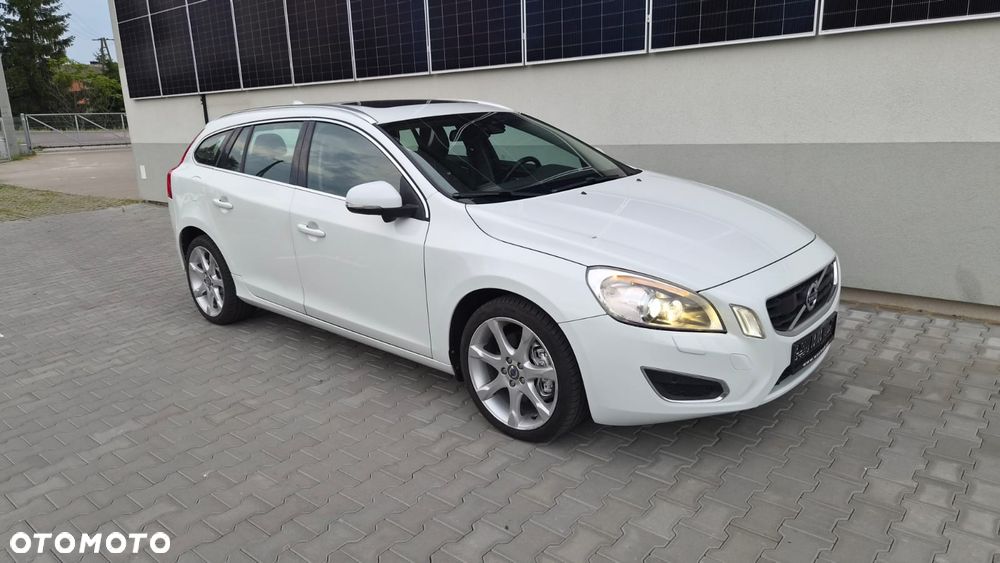 Volvo V60 D5 AWD Geartronic Summum - 2