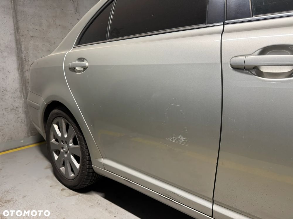 Toyota Avensis 1.8 VVT-i Sol Premium - 2