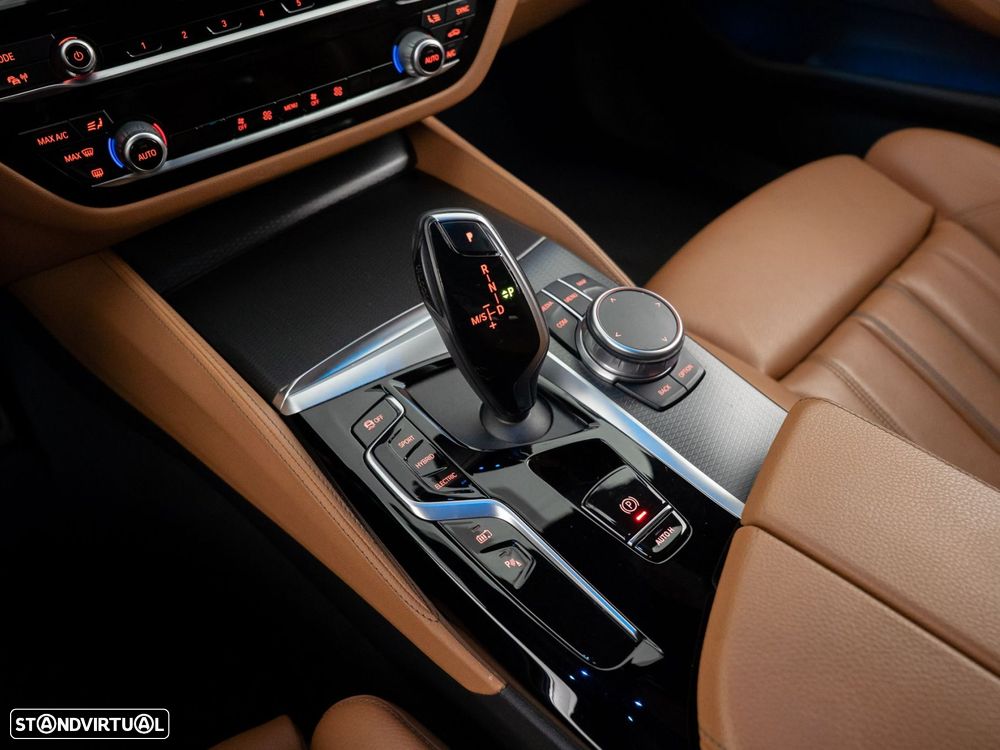 BMW 520 e Pack M - 29