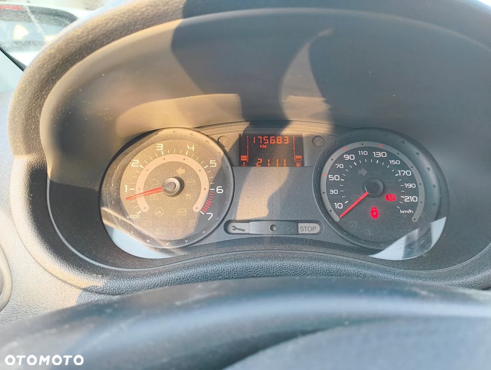 Renault Clio 1.2 16V Authentique - 8