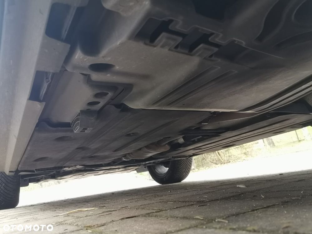 Volvo XC 40 D4 AWD Geartronic R-Design - 22