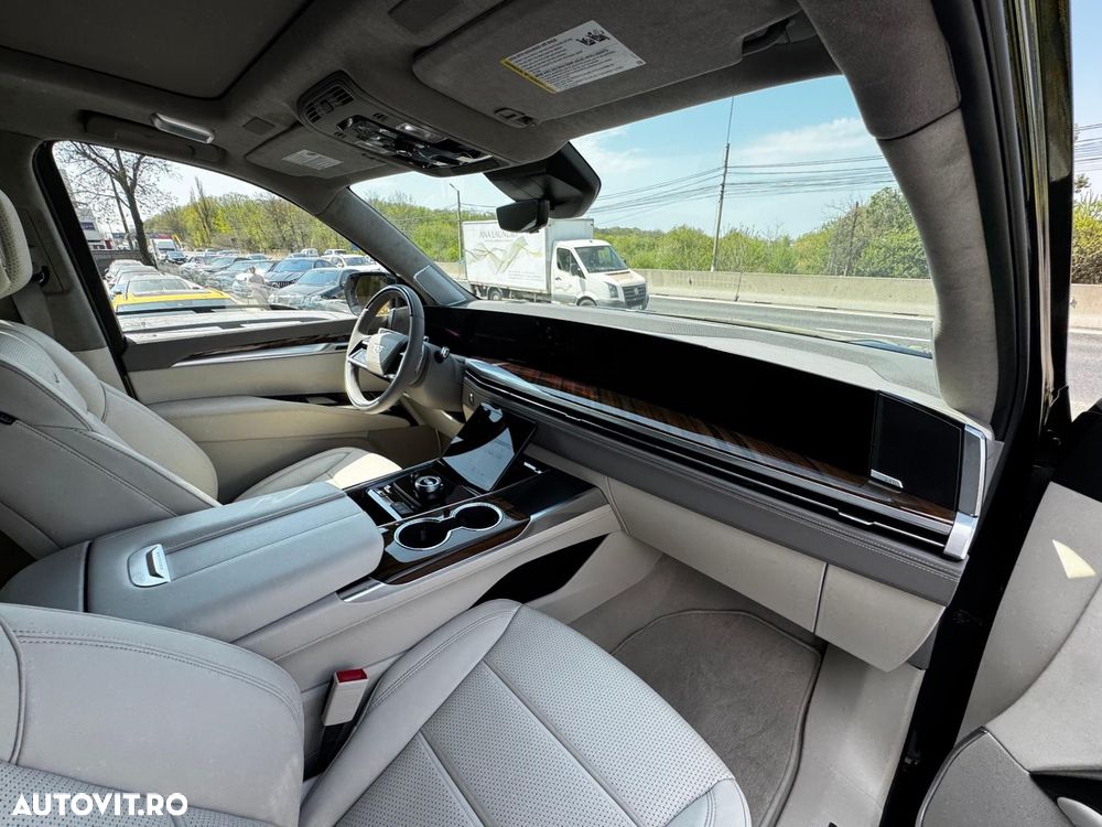 Cadillac Escalade - 8