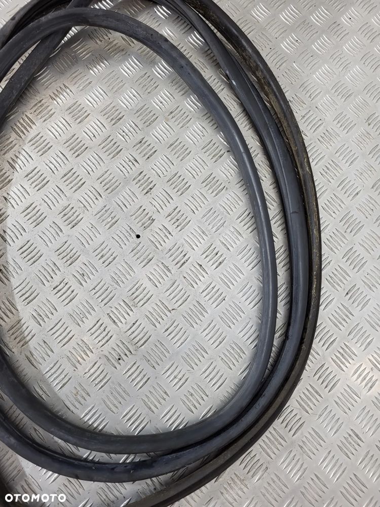 Hyundai H350 Uszczelka Drzwi Bocznych Przesuwanych Prawa - 3