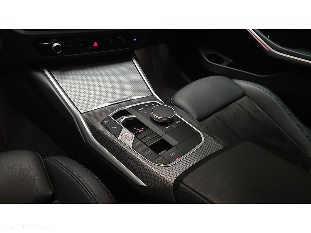 BMW Seria 3 320d xDrive M Sport - 22