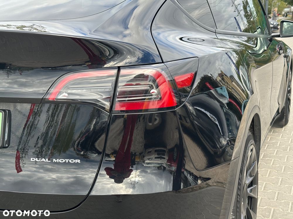 Tesla Y Performance AWD - 27