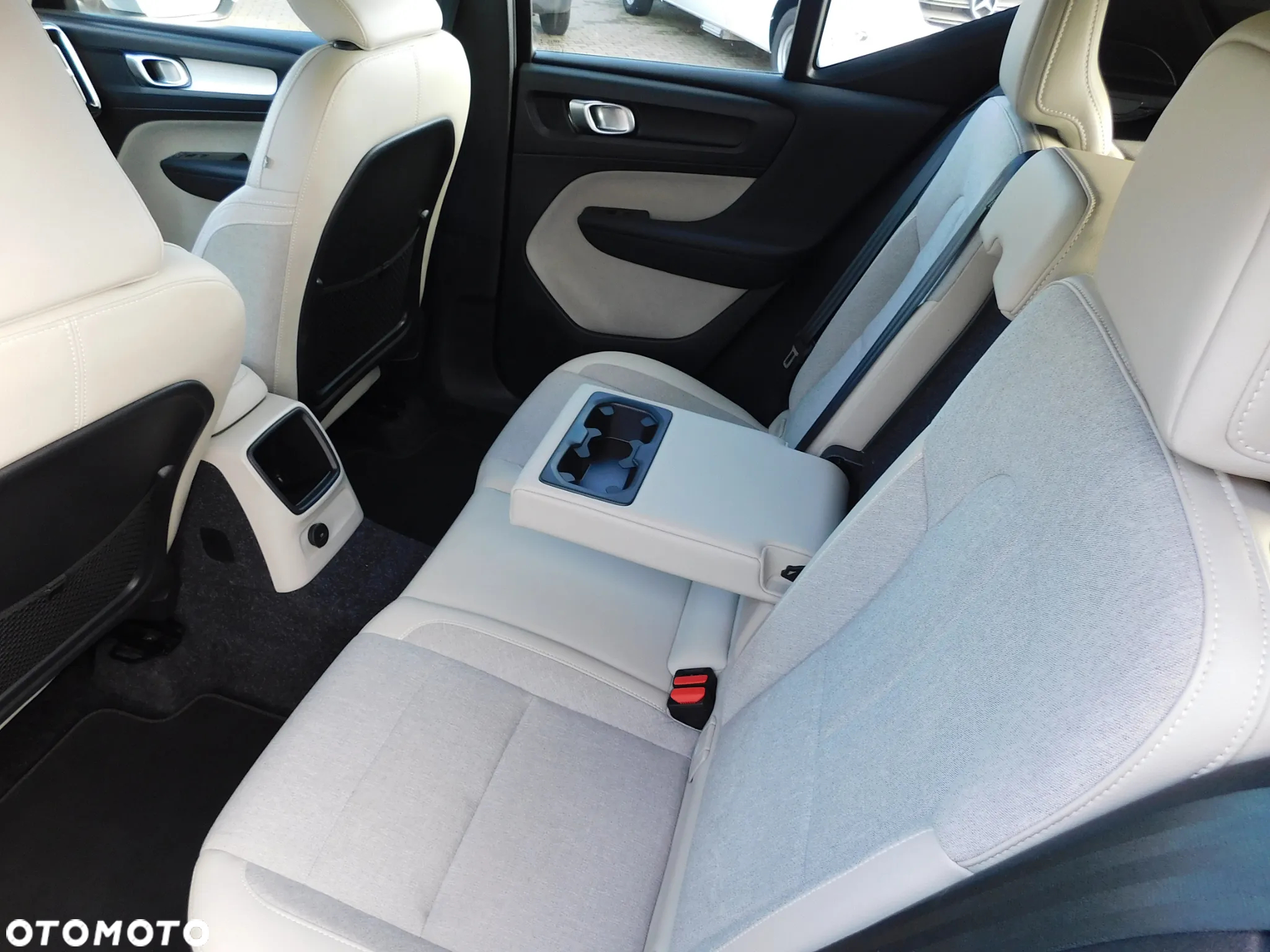 Volvo XC 40 T5 Plug-In Hybrid Momentum - 17