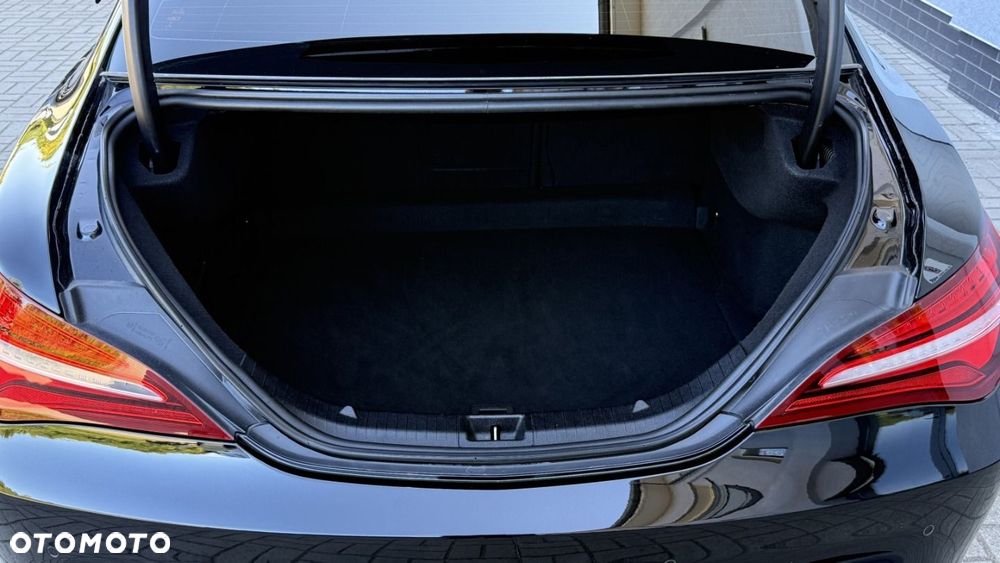 Mercedes-Benz CLA 200 7G-DCT Urban - 38