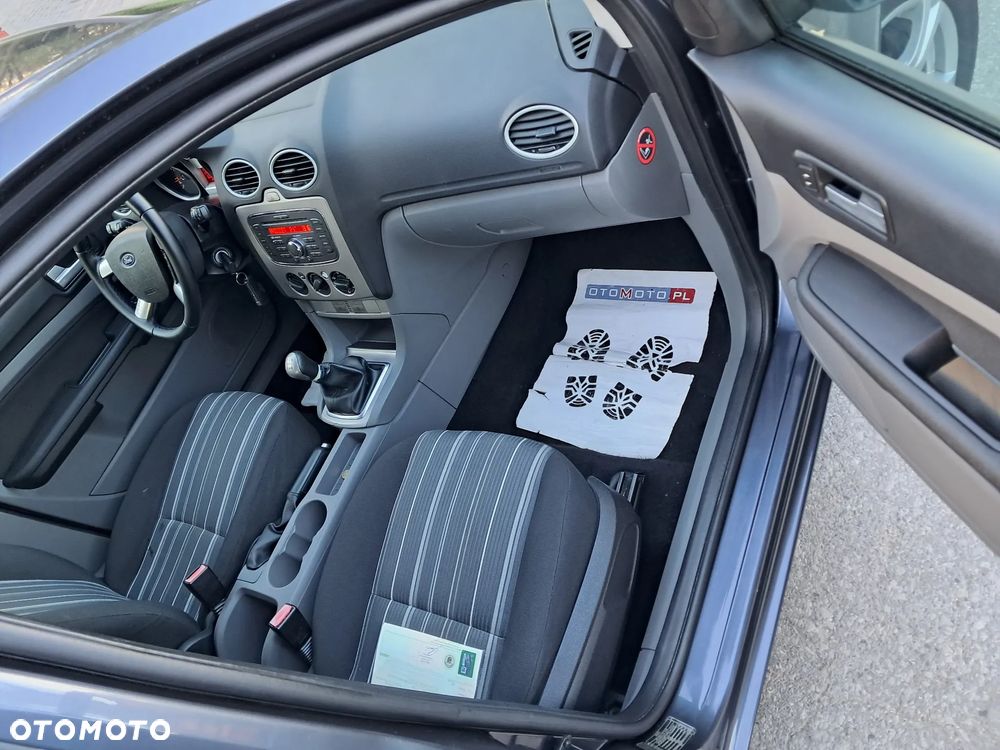 Ford Focus 1.6 16V Ambiente - 11