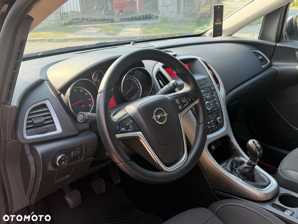 Opel Astra 1.4 Turbo 150 Jahre - 12