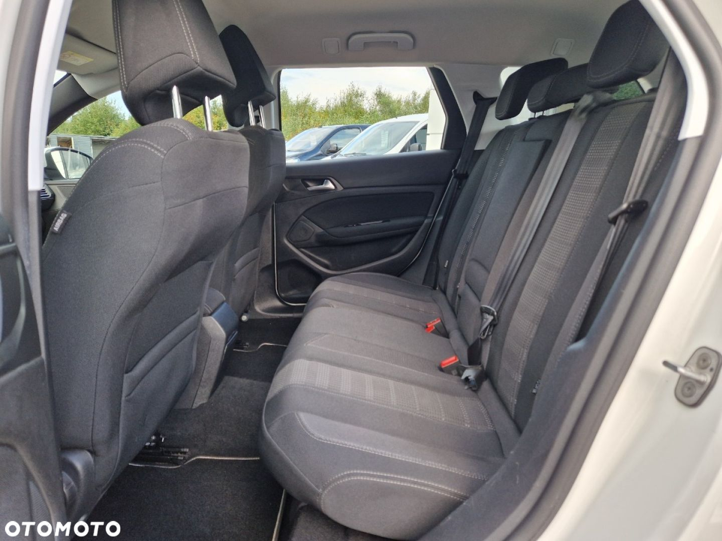 Peugeot 308 SW 1.6 BlueHDi Allure S&S - 17