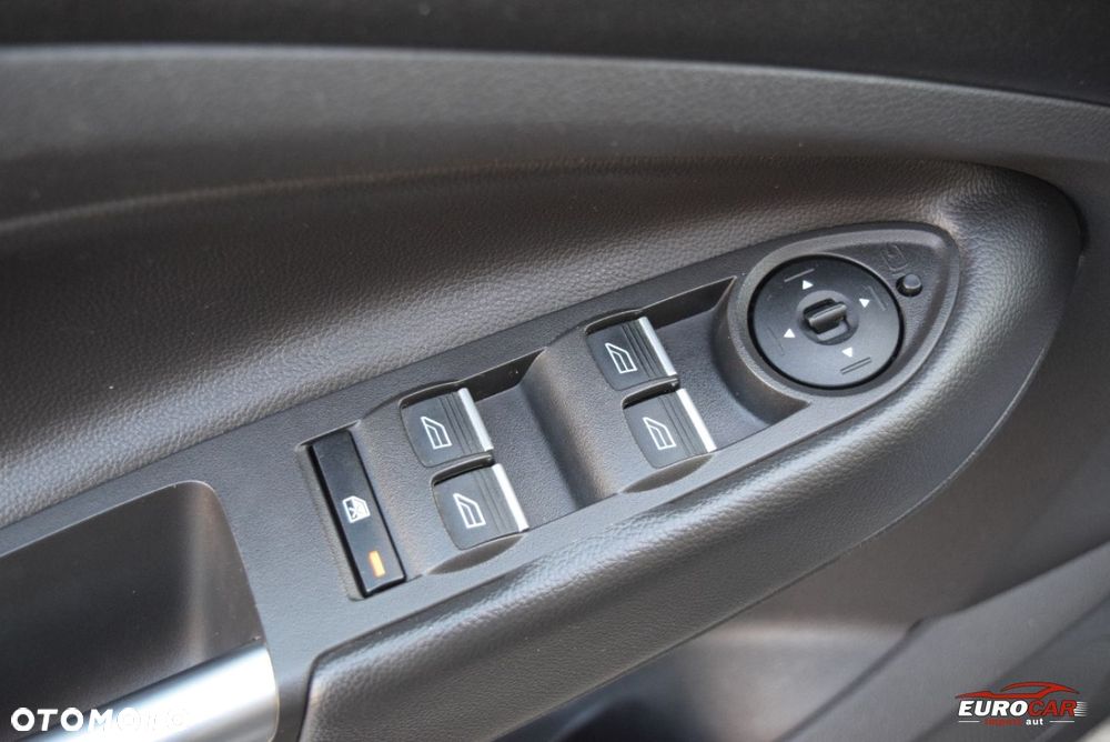 Ford Kuga 2.0 TDCi 2x4 Titanium - 25