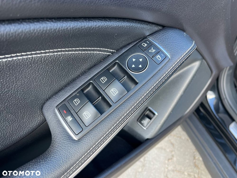 Mercedes-Benz GLA 180 UrbanStyle Edition - 23