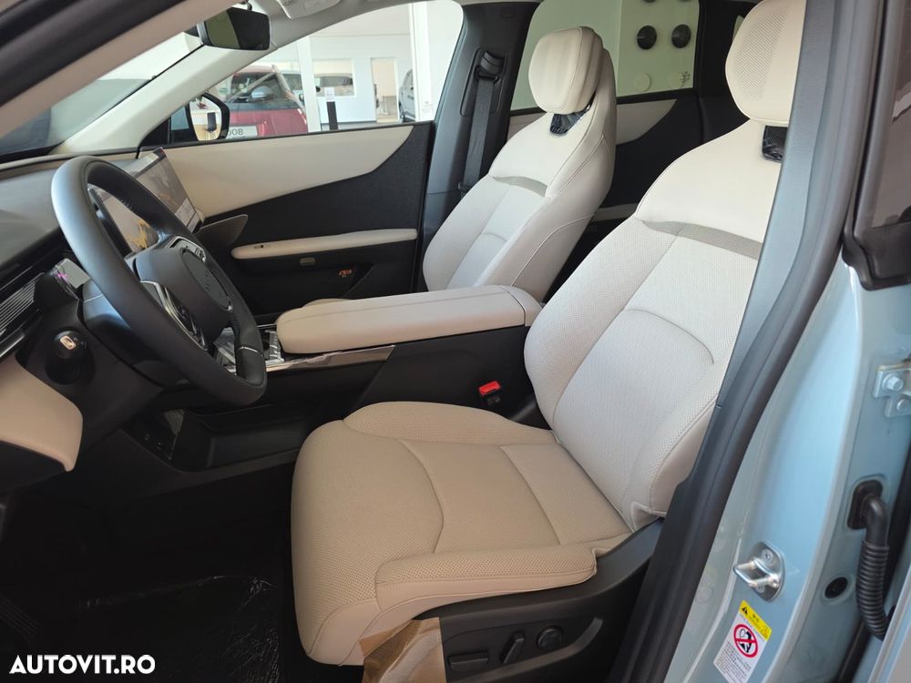 Mazda CX-6e - 10