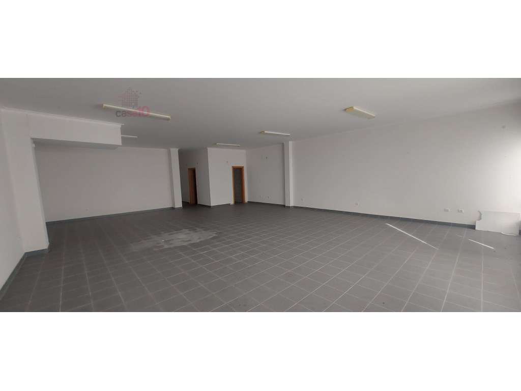 Vende-se Espaço Comercial com 257m2 na Baixa da Banheira, Moita - Grande imagem: 4/9
