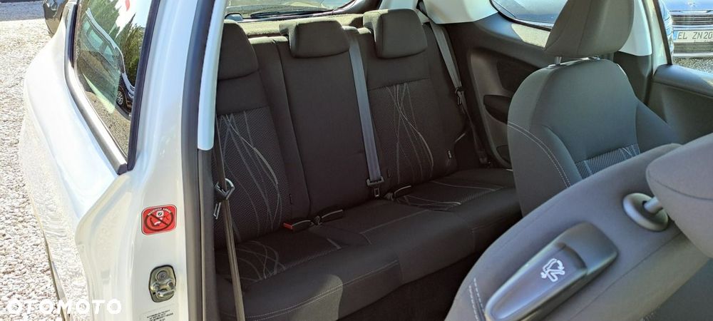 Peugeot 208 - 23