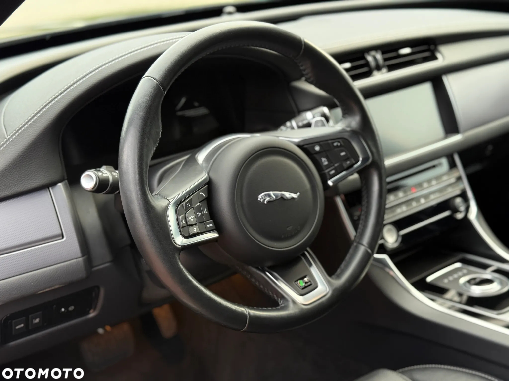 Jaguar XF 2.0 i4D R-Sport - 30