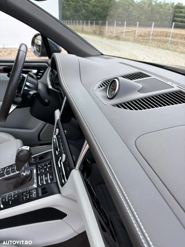 Porsche Macan - 37