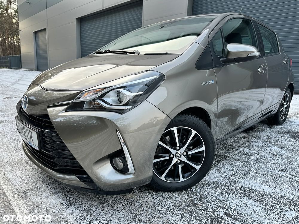 Toyota Yaris Hybrid 100 Business Edition - 10