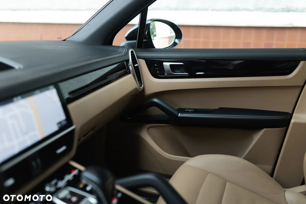 Porsche Cayenne Standard - 20