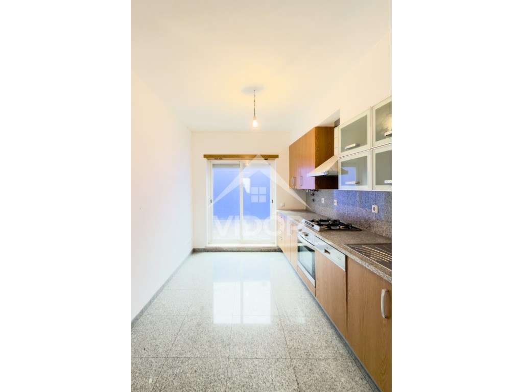 Moradia V3 no centro da Figueira da Fox c/ Garagem 3 carros - Grande imagem: 2/12