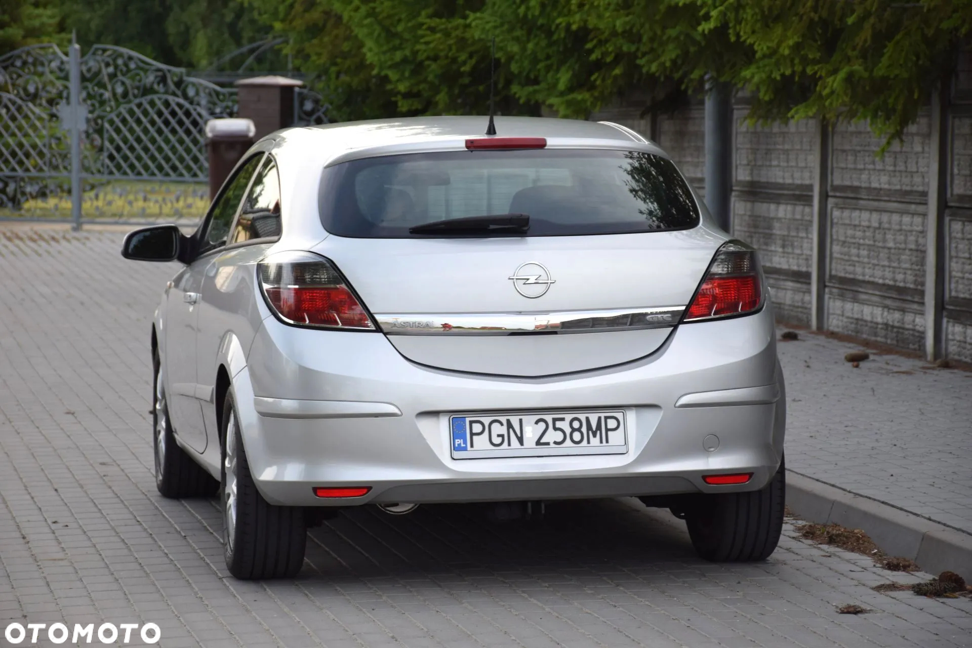 Opel Astra III GTC 1.6 Cosmo - 6