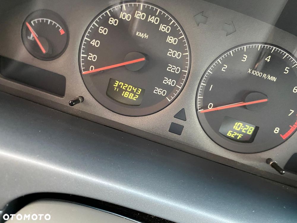 Volvo V70 2.4 Summum - 6