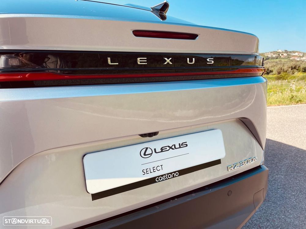 Lexus RZ 300e Premium - 36