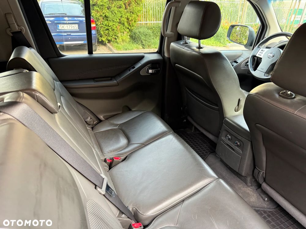 Nissan Pathfinder - 25