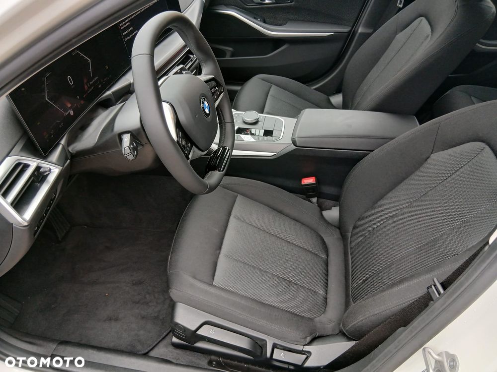 BMW Seria 3 318d MHEV - 14