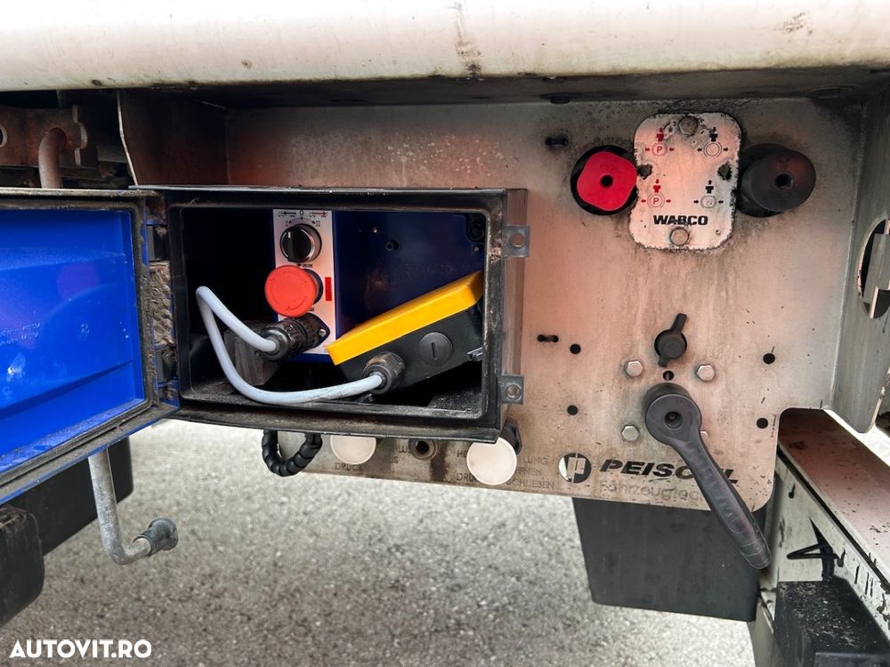 Alta Peischl, Walking floor, 2022, Jante Al, podea 10mm, factura externa - 13