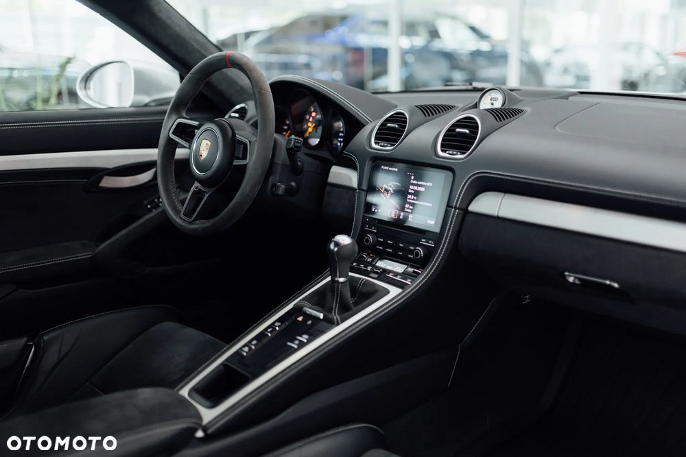 Porsche 718 Cayman - 18