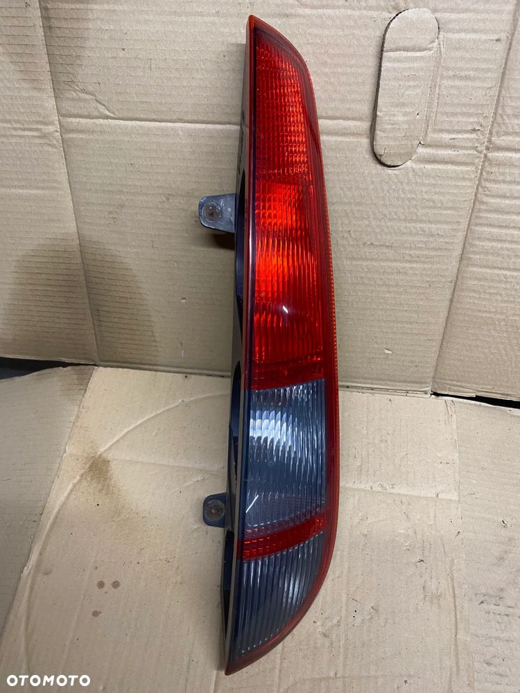 LAMPA TYLNA PRAWA FORD FOCUS MK2 10209 4M5113N004C - 1